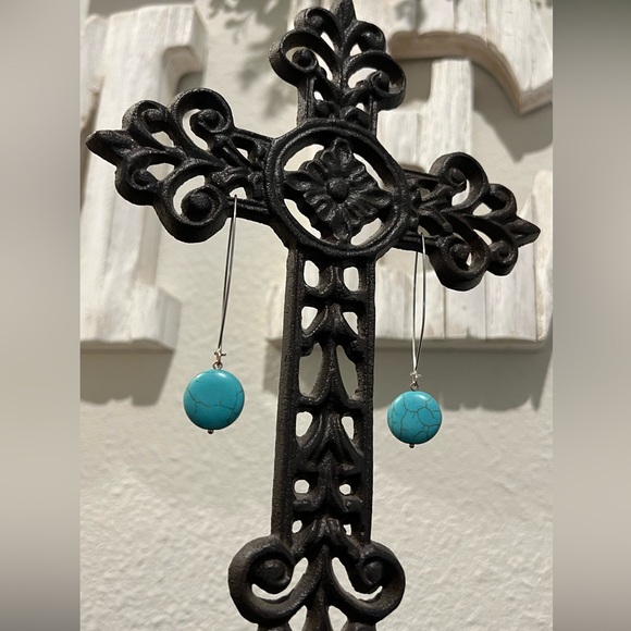 Jewelry - Turquoise dangle earrings.